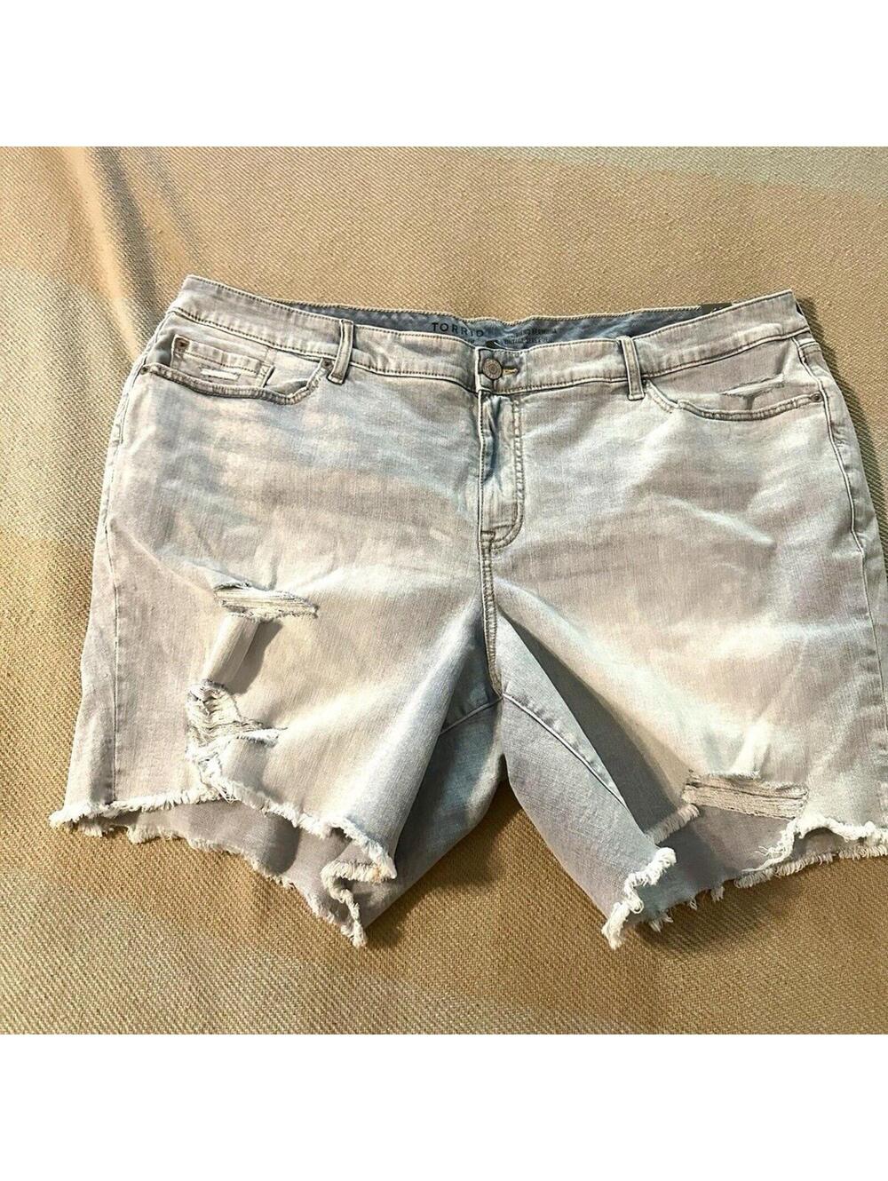 Torrid Distressed Ripped Light Wash Denim Bermuda Shorts Size 18
